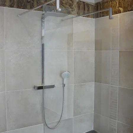 D'hotes L'albinque كاسْتْرْ